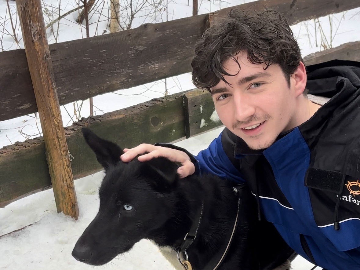 photo with a finnish sleigh dog